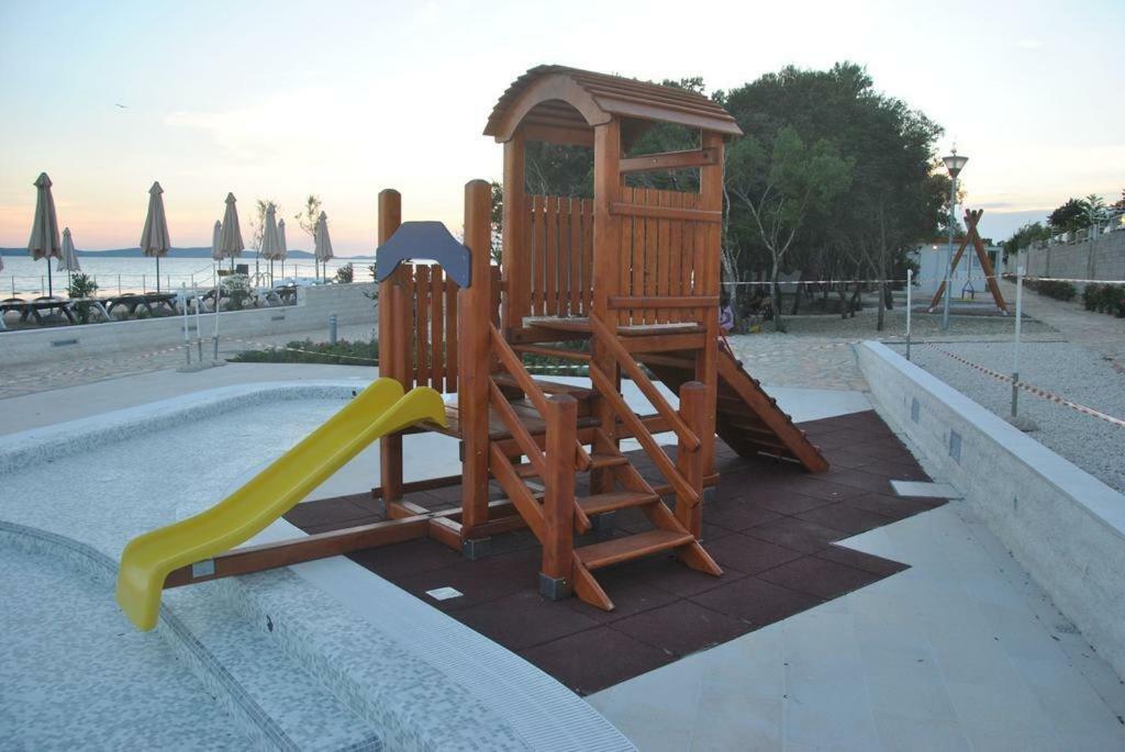 Apartmani Astrado Petrcane Buitenkant foto