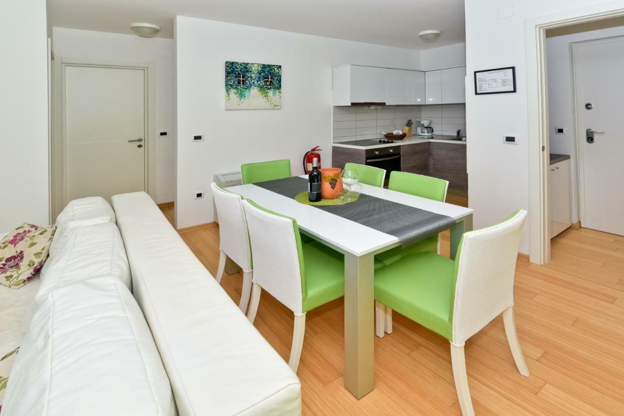 Apartmani Astrado Petrcane Buitenkant foto