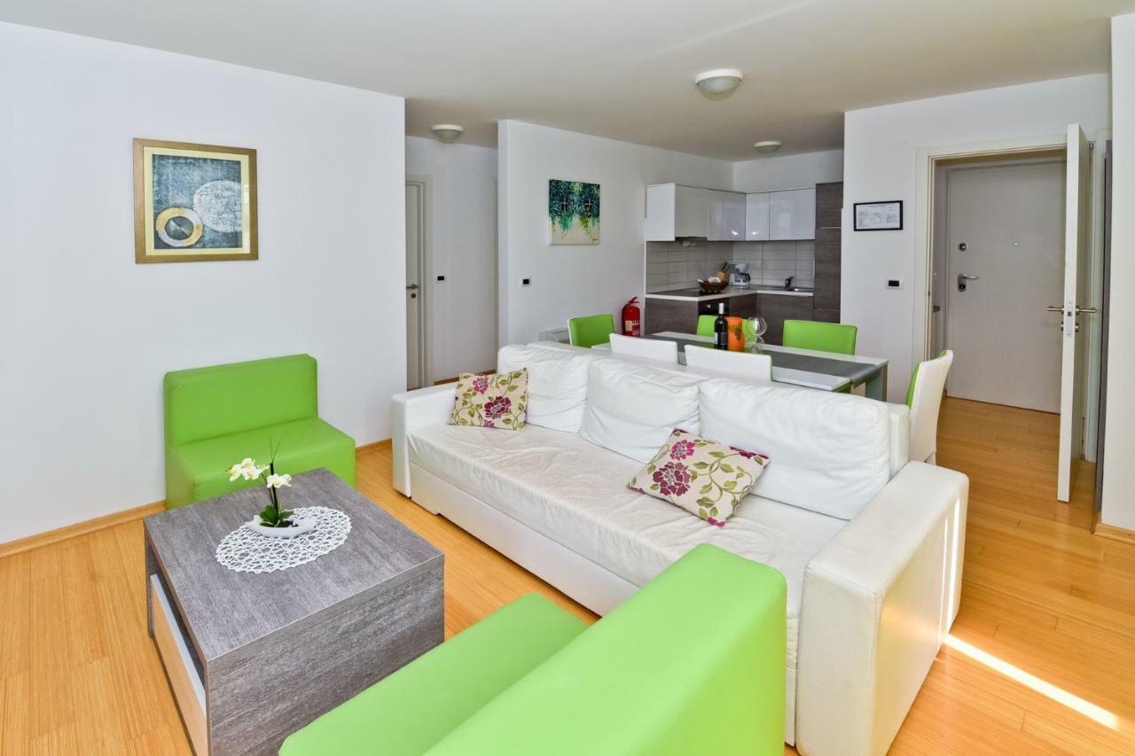 Apartmani Astrado Petrcane Buitenkant foto