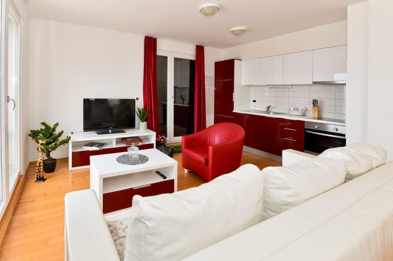 Apartmani Astrado Petrcane Buitenkant foto