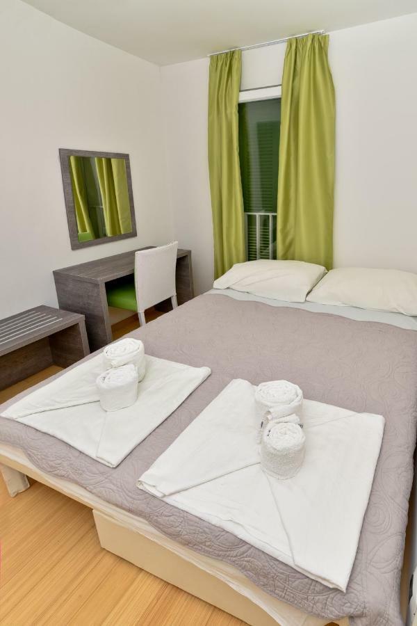 Apartmani Astrado Petrcane Buitenkant foto